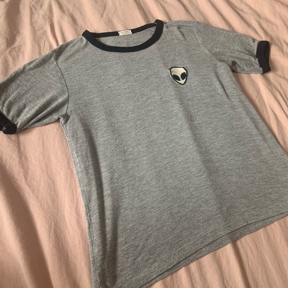 Brandy Melville Alien T-Shirt - Picture 2 of 4